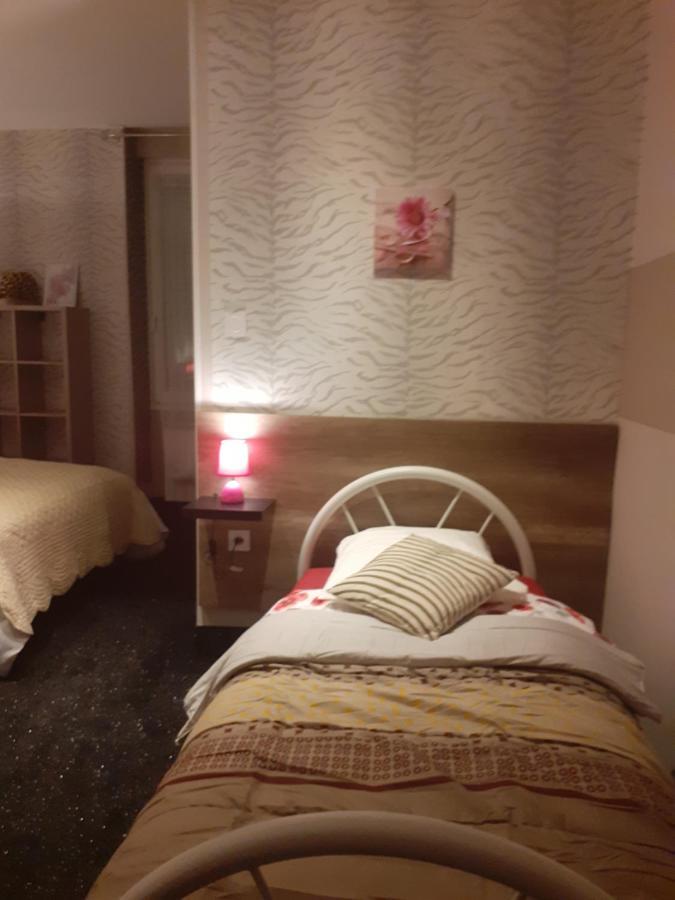 Hotel Le Kamelia à Salles  Extérieur photo