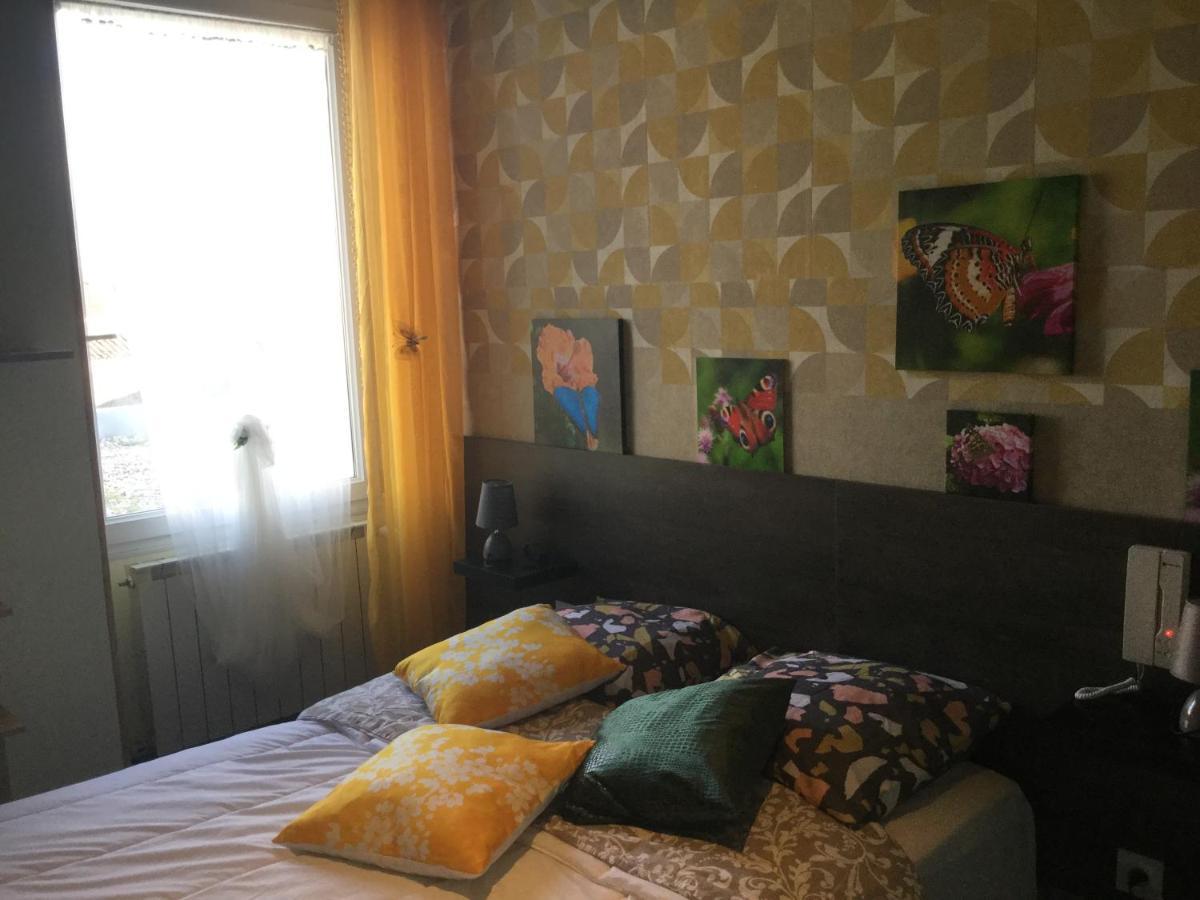 Hotel Le Kamelia à Salles  Extérieur photo